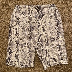 High waist, snakeskin, vapor shorts